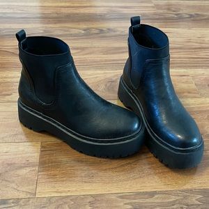 Flatform Boots